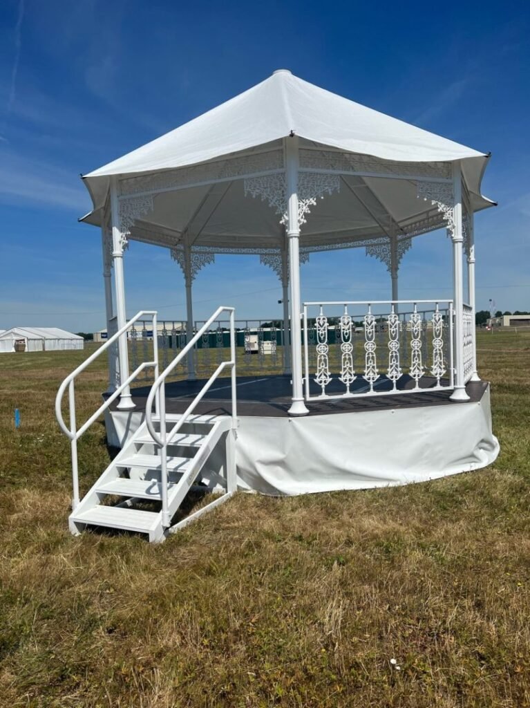 aluminium steps attached