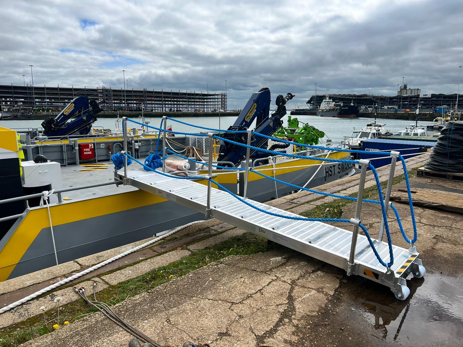 lightweight aluminium gangway